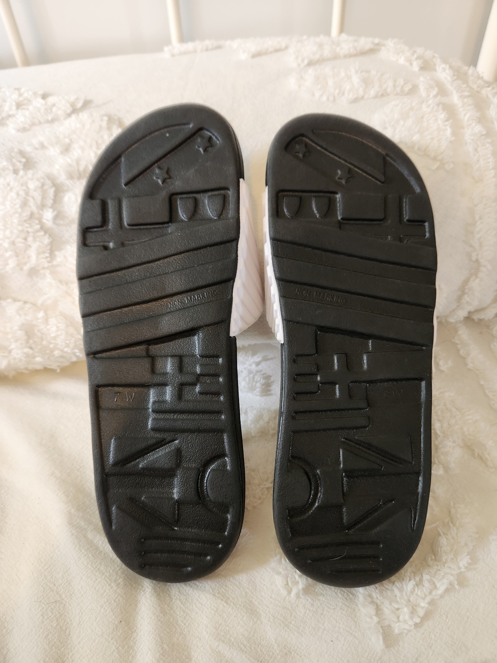 Adidas White & Black Voloossage Slide Sandals With Massaging Foot Bed Size 8 - Picture 5 of 8